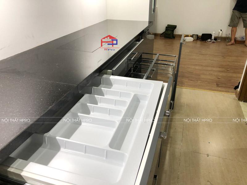 anh-thuc-te-mau-tu-bep-acrylic-tbac101-thung-inox-304-nha-chu-dung-8 anh-thuc-te-mau-tu-bep-acrylic-tbac101-thung-inox-304-nha-chu-dung-8