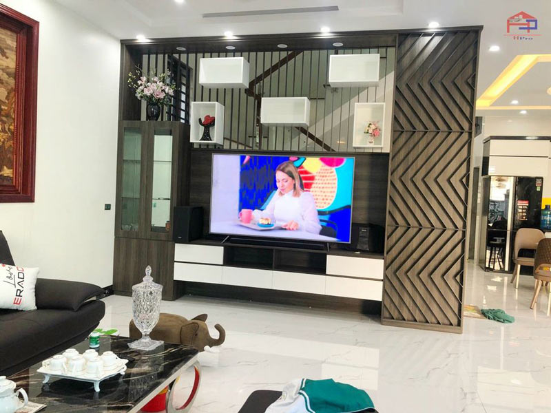 anh-thuc-te-noi-ke-tivi-vach-trang-tri-nha-anh-dung