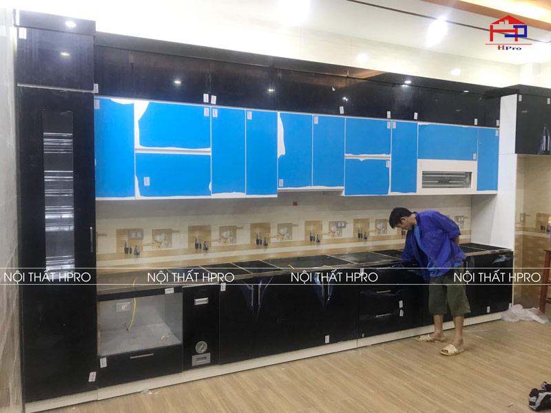 anh-thuc-te-tu-bep-acrylic-tbac133-khung-inox-nha-chi-hoa-phu-ninh-2