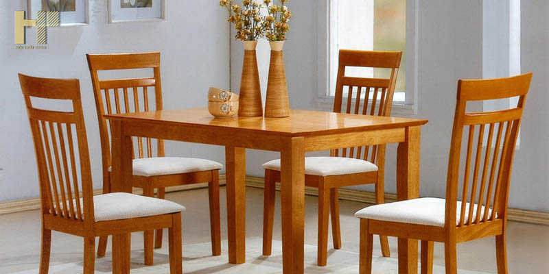 Hpro chia sẻ kinh nghiệm chọn bàn ăn gỗ xoan đào 4 ghế đẹp, chất lượng