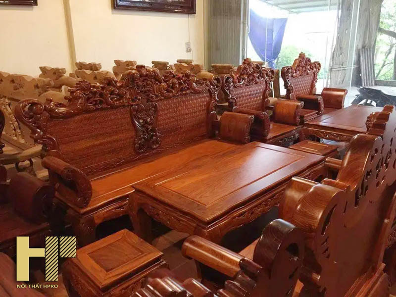 bo-ban-ghe-hoang-gia-go-huong-do-4 bo-ban-ghe-hoang-gia-go-huong-do-4