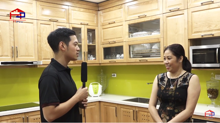 Cô Thúy - Láng Hạ nhận xét về tủ bếp và nội thất gỗ sồi nga tự nhiên