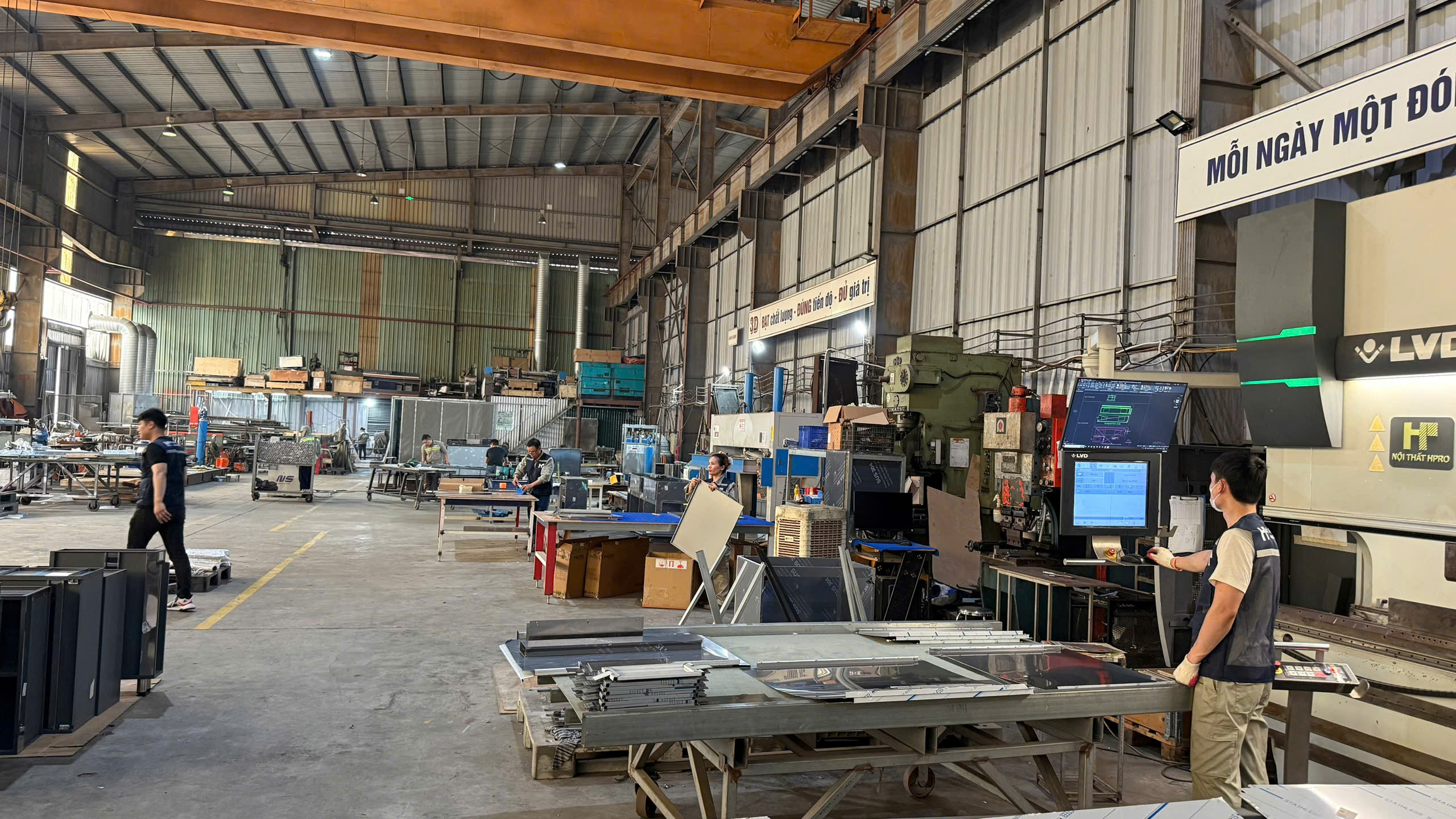 Hình ảnh xưởng gỗ Hpro