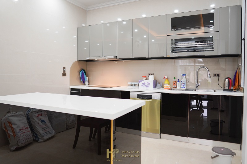 Tủ bếp inox TBI02 cánh kính cường lực nhà anh Huy - Việt Trì sang trọng đẳng cấp