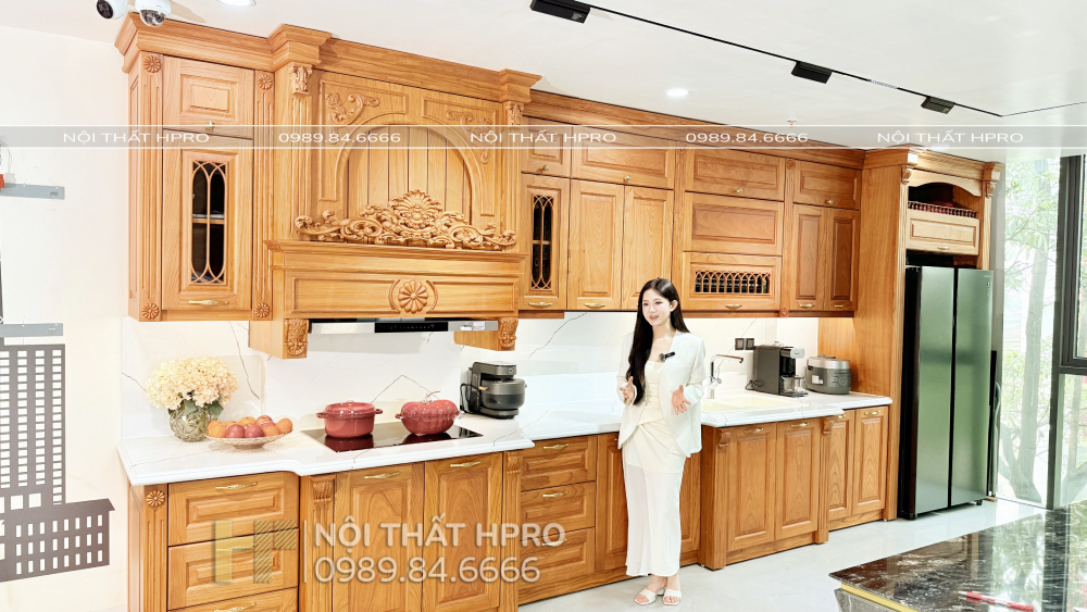Mẫu tủ bếp gỗ Gõ Đỏ thiết kế tân cổ điển sang trọng TBGD08