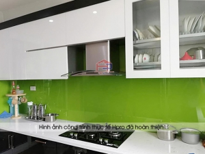 kinh-op-bep-mau-xanh-non-1