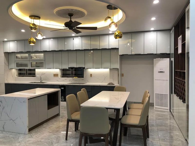 Mẫu 8: Tủ bếp Acrylic chữ I kết hợp bàn đảo nhỏ gọn