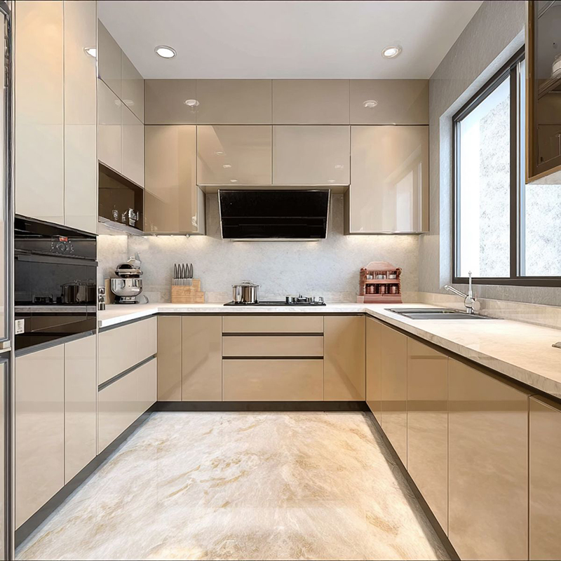 Mẫu 4: Tủ bếp chữ U màu kem cho nhà diện tích rộng