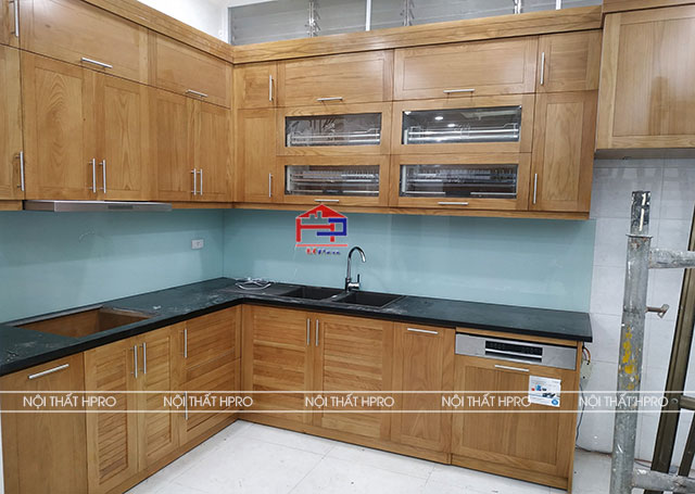 Tủ bếp bằng gỗ sồi mỹ TBSM05 nhà anh Ty - Giang Văn Minh