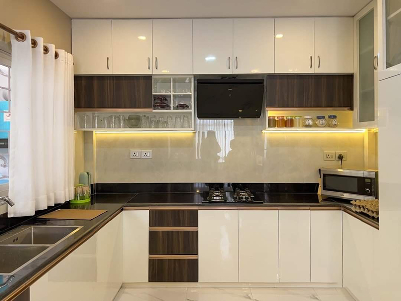 Mẫu 14: Mẫu thiết kế cánh kính trong suốt