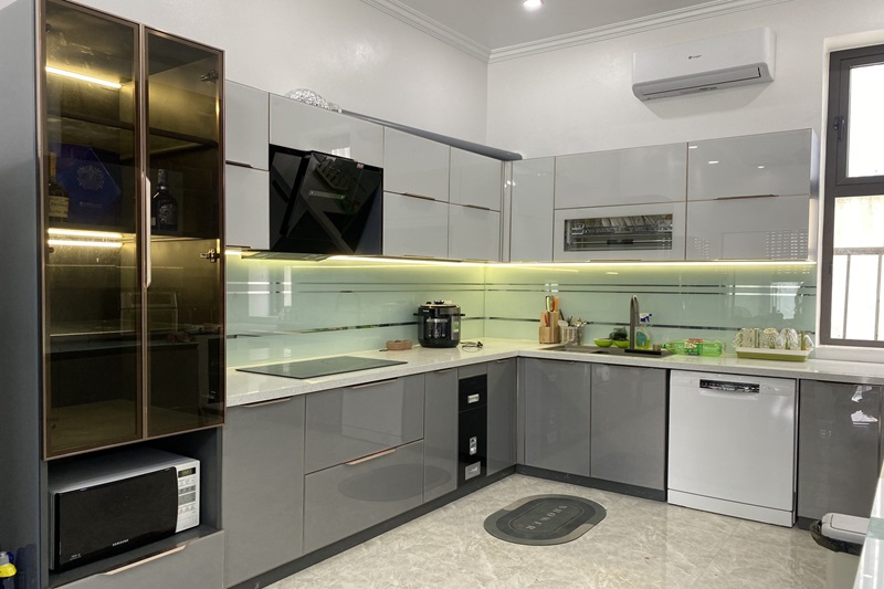 Hypo - đơn vị thiết kế, thi công và lắp đặt tủ bếp cánh kính chất lượng