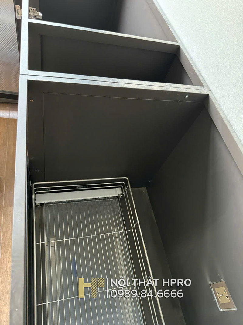 Thùng inox 304 của tủ bếp cánh kính nhám mờ TBCK18