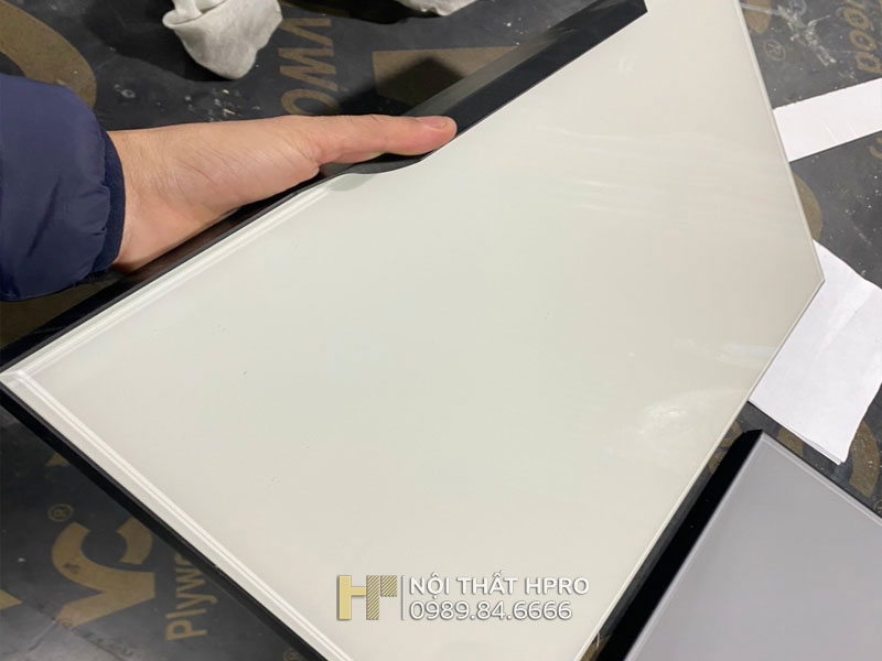 tủ bếp cánh kính tbck02