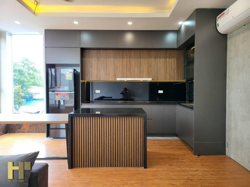 Mẫu bếp chữ L có cửa sổ hiện đại đẹp