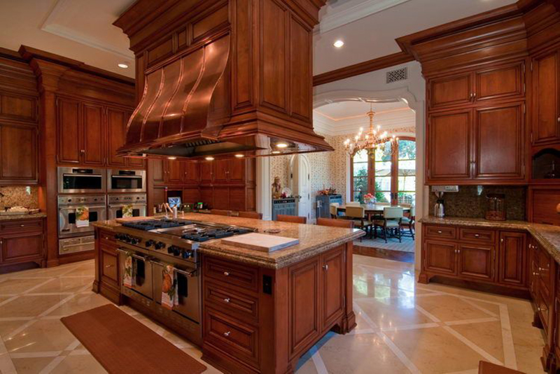 13 mẫu tủ bếp gỗ gõ đỏ chữ U đẹp, sang trọng nhất 2026