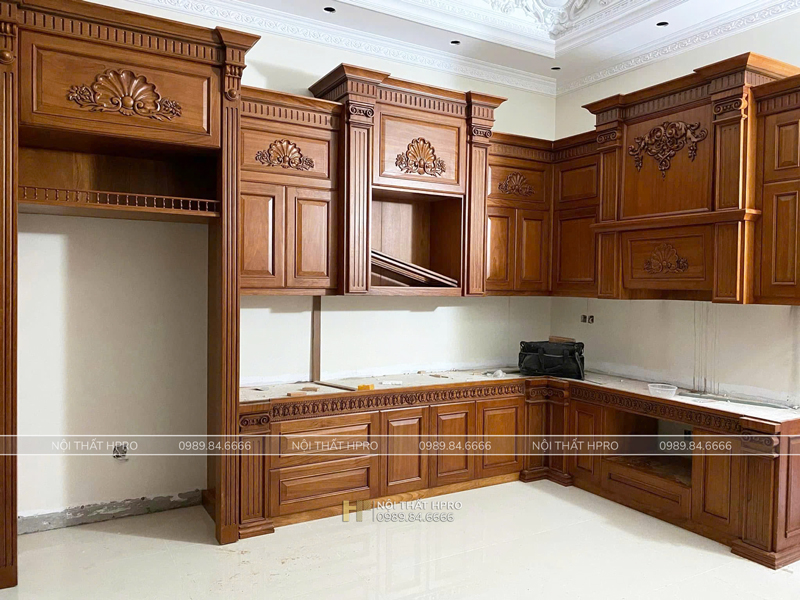 TBGD06 Mẫu tủ bếp gỗ gõ đỏ tân cổ điển sang trọng cho gian bếp