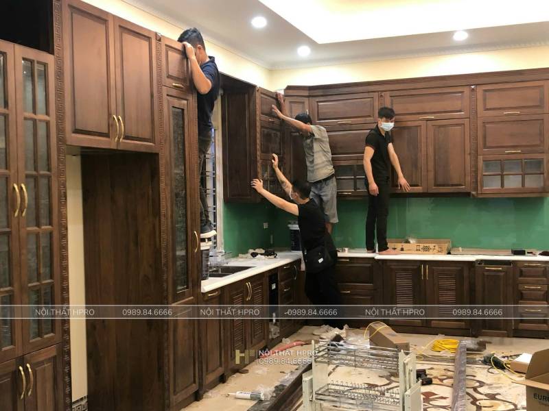 null Đội ngũ kỹ thuật của Nội thất Hpro thi công tủ bếp cho khách hàng