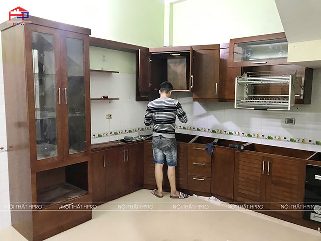 Tủ bếp gỗ sồi mỹ đẹp TBSM02 kết hợp tủ rượu nhà anh Khôi - Tân Dân, Việt Trì