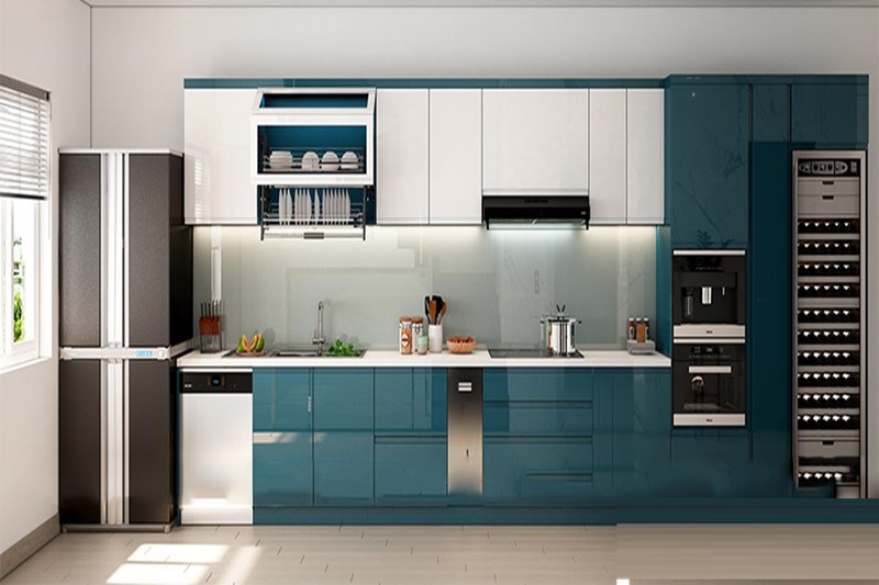 Mẫu tủ bếp có sự tương phản giúp căn bếp trông sáng hơn