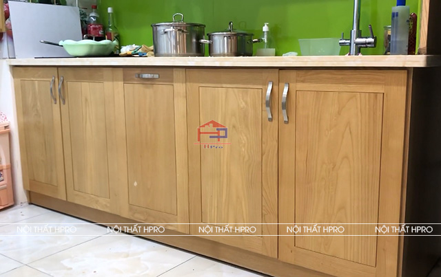 Tủ bếp gỗ sồi nga TBSN05 - Tủ bếp gỗ sồi nga TBSN05 là lựa chọn tuyệt vời cho ngôi nhà của bạn với chất lượng tuyệt vời và đẳng cấp cao. Với thiết kế tinh tế và màu sắc tự nhiên, tủ bếp này tạo nên không gian ấm áp và sang trọng cho gian bếp của bạn.