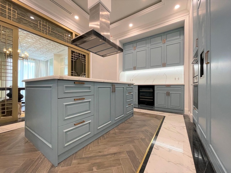 Nội thất Hpro chu trọng và từng chi tiết, màu sắc, vật liệu làm tủ bếp và đảo bếp