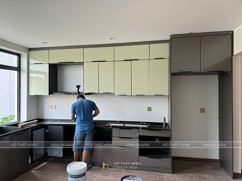 Thi công tủ bếp inox 304 hàn khung, có khung xương tăng cứng chịu lực